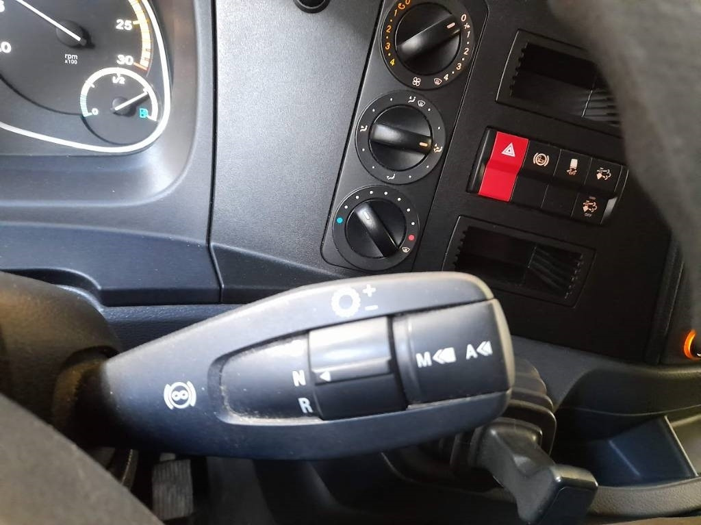 Mercedes-Benz Atego 821 - Camion frigider: Foto 5 Mercedes-Benz Atego 821 - Camion frigider: Foto 5