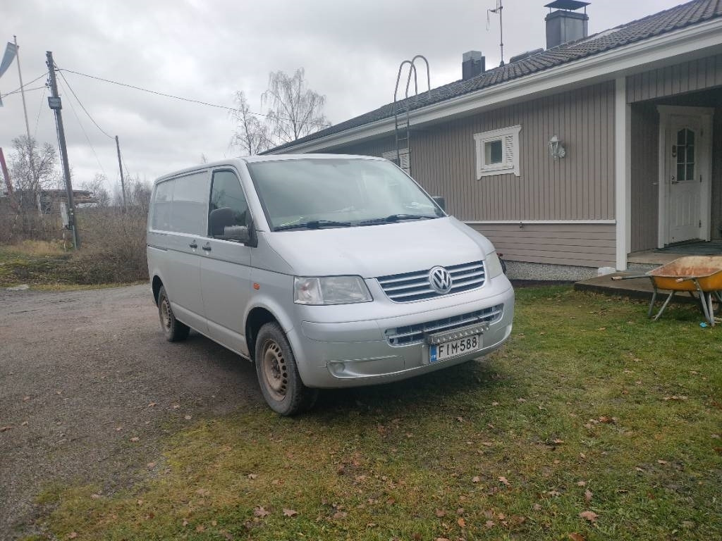 Volkswagen Transporter 1.9 TDI - Autoutilitară compactă: Foto 2 Volkswagen Transporter 1.9 TDI - Autoutilitară compactă: Foto 2