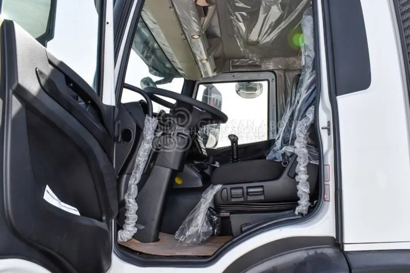 Iveco T-WAY AD380T47H 6x4 R24 Tyres Chassis - Barcelona Stock - Camion şasiu: Foto 4 Iveco T-WAY AD380T47H 6x4 R24 Tyres Chassis - Barcelona Stock - Camion şasiu: Foto 4