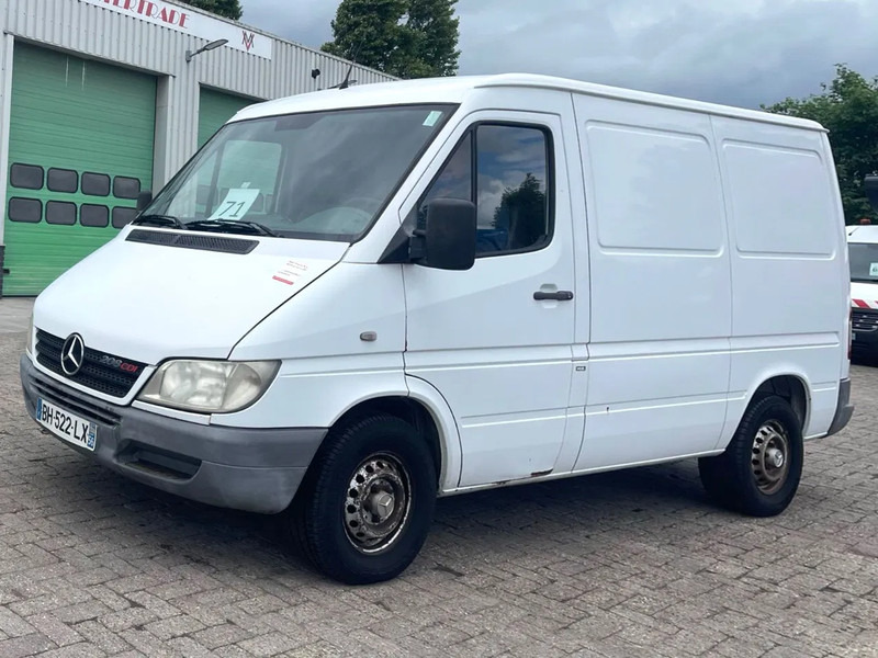Mercedes-Benz Sprinter 208 3 seats. Very good bus! 100% engine and gearbox! France use - Dubă: Foto 4 Mercedes-Benz Sprinter 208 3 seats. Very good bus! 100% engine and gearbox! France use - Dubă: Foto 4
