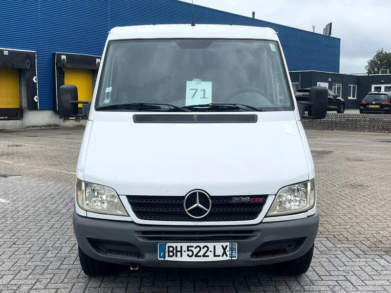 Mercedes-Benz Sprinter 208 3 seats. Very good bus! 100% engine and gearbox! France use - Dubă: Foto 2 Mercedes-Benz Sprinter 208 3 seats. Very good bus! 100% engine and gearbox! France use - Dubă: Foto 2
