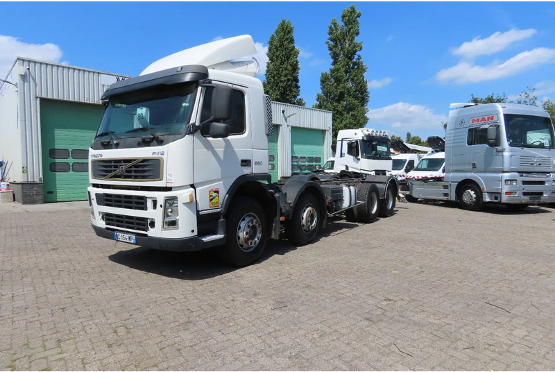 Volvo FM 12.380 8x4 FULL SPRING. 100% condition! - Camion şasiu: Foto 1 Volvo FM 12.380 8x4 FULL SPRING. 100% condition! - Camion şasiu: Foto 1