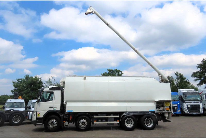 Volvo FMX 450 8x4 AUGER, radio control, 7 COMP. Full Volvo Service! . EXCELLENT condition - Camion cisternă: Foto 2 Volvo FMX 450 8x4 AUGER, radio control, 7 COMP. Full Volvo Service! . EXCELLENT condition - Camion cisternă: Foto 2