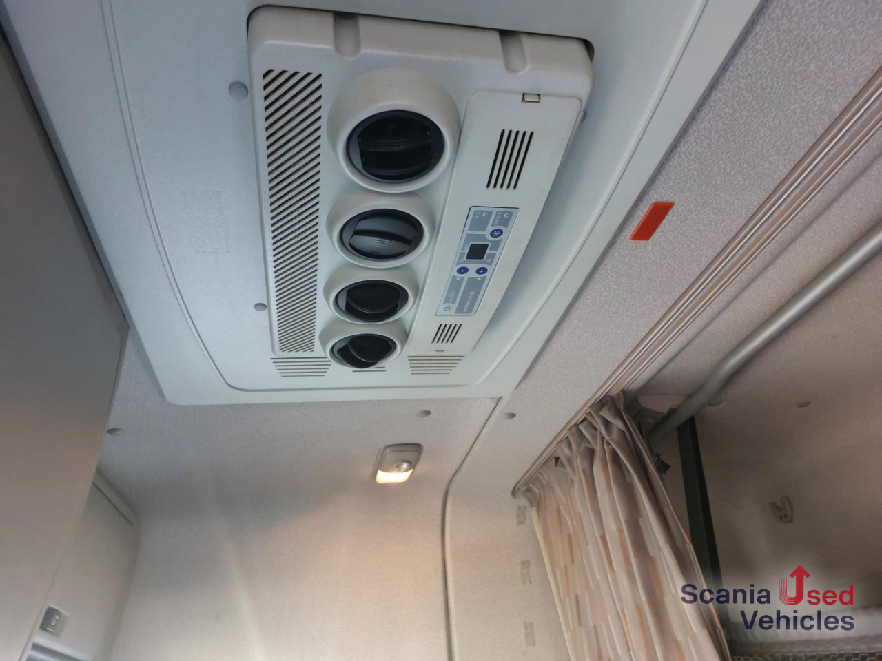 DAF XF 460 FT Space Cab Low deck - Cap tractor: Foto 4 DAF XF 460 FT Space Cab Low deck - Cap tractor: Foto 4