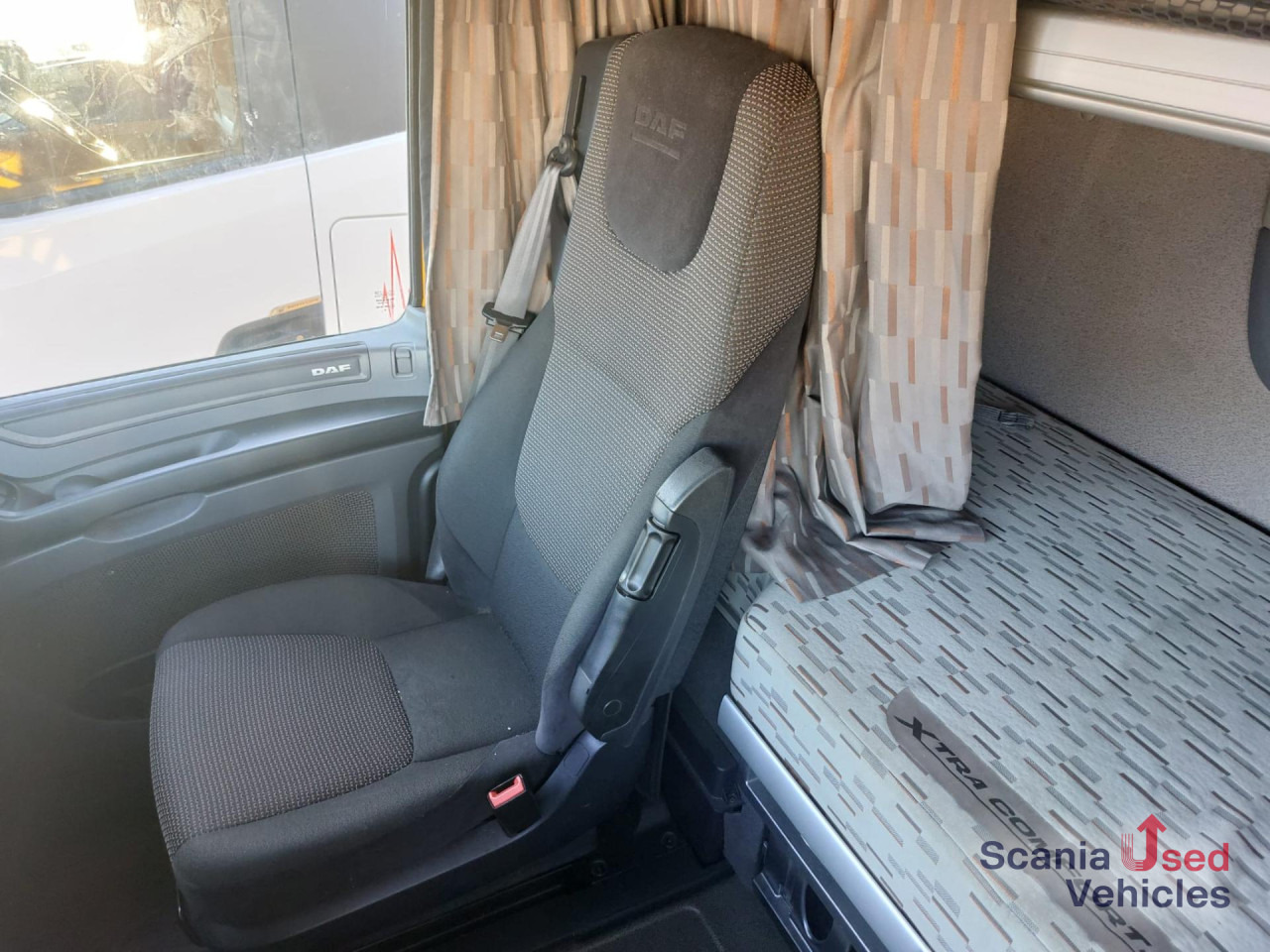 DAF XF 460 FT Space Cab Low deck - Cap tractor: Foto 5 DAF XF 460 FT Space Cab Low deck - Cap tractor: Foto 5