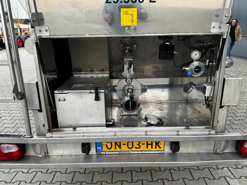 Van Hool LEVENSMIDDEL / RVS Rahmen / Leergewicht: 5.860kg / 29.500L / 1-Kammer+ 1 Schwallwand / Scheibebremse / NL / APK 03-2026 - Semiremorcă cisternă: Foto 5 Van Hool LEVENSMIDDEL / RVS Rahmen / Leergewicht: 5.860kg / 29.500L / 1-Kammer+ 1 Schwallwand / Scheibebremse / NL / APK 03-2026 - Semiremorcă cisternă: Foto 5
