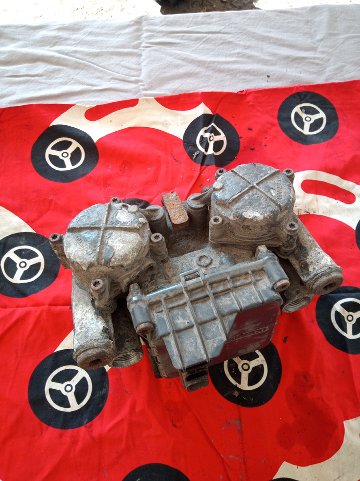 DAF XF106 - Supapă frână: Foto 4 DAF XF106 - Supapă frână: Foto 4