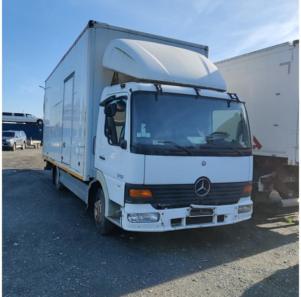 Mercedes-Benz 818 - Camion furgon: Foto 2 Mercedes-Benz 818 - Camion furgon: Foto 2