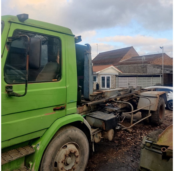 Scania 82-H - Camion transport containere/ Swap body: Foto 2 Scania 82-H - Camion transport containere/ Swap body: Foto 2