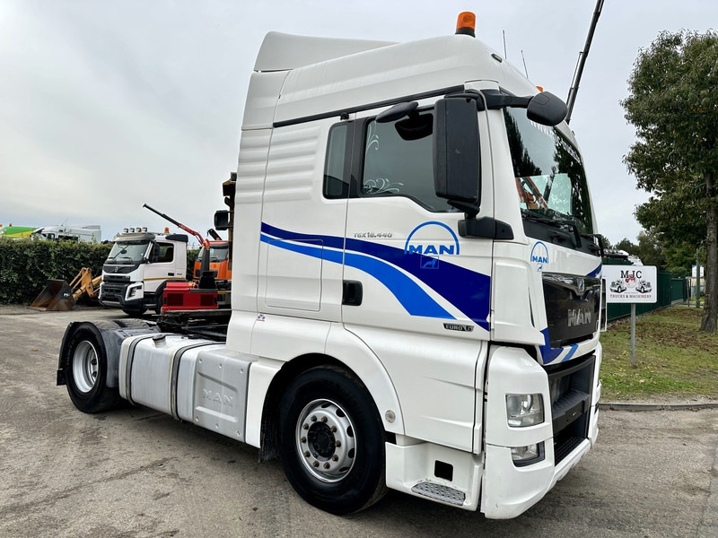 MAN TGX 18.440 chnr *EM* - RETARDER - PTO HYDR - FRIGO - SPOILERS - EURO 6 - CAMERA - AUTO - BE TRUCK - Cap tractor: Foto 1 MAN TGX 18.440 chnr *EM* - RETARDER - PTO HYDR - FRIGO - SPOILERS - EURO 6 - CAMERA - AUTO - BE TRUCK - Cap tractor: Foto 1