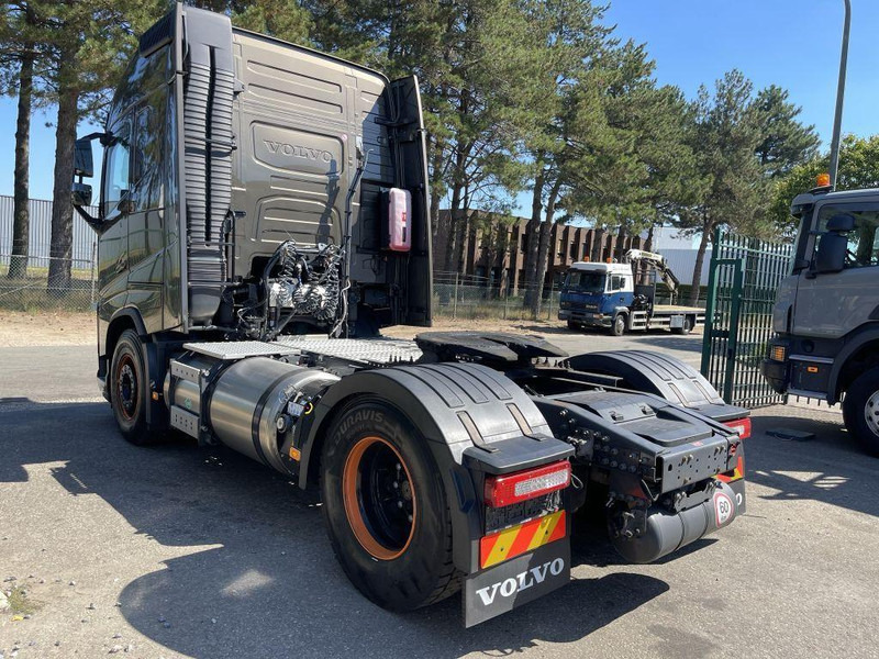 Volvo FH 460 LNG GAS ADR - ACC + Dynamic Steering - I-park Cool - Lane Keeping Support - collision warning - leather - ... BE Truck - Cap tractor: Foto 4 Volvo FH 460 LNG GAS ADR - ACC + Dynamic Steering - I-park Cool - Lane Keeping Support - collision warning - leather - ... BE Truck - Cap tractor: Foto 4