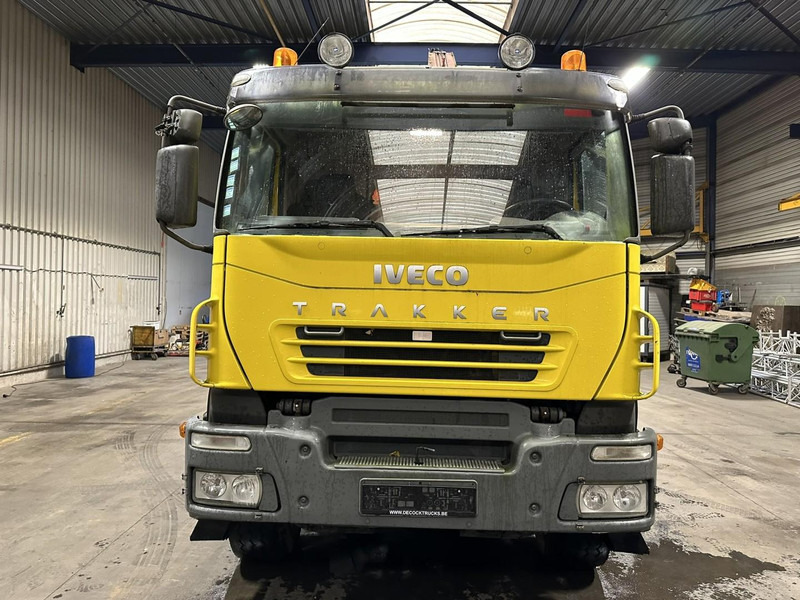 Iveco TRAKKER 350 6x4 HOOKLIFT + CRANE FASSI F120.22 (5/6 F) - *342.000km* - STEEL SPRING / BIG AXLES - AS TRONIC AUTOMATIC GEARBOX - Camion cu cârlig, Camion cu macara: Foto 2 Iveco TRAKKER 350 6x4 HOOKLIFT + CRANE FASSI F120.22 (5/6 F) - *342.000km* - STEEL SPRING / BIG AXLES - AS TRONIC AUTOMATIC GEARBOX - Camion cu cârlig, Camion cu macara: Foto 2