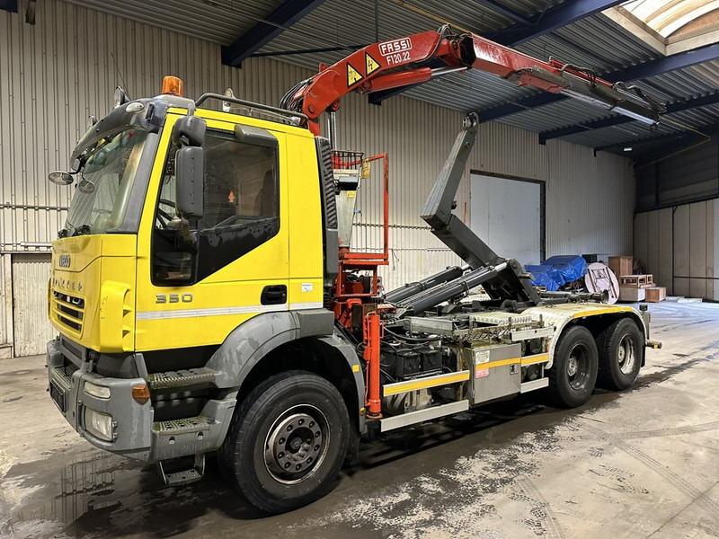 Iveco TRAKKER 350 6x4 HOOKLIFT + CRANE FASSI F120.22 (5/6 F) - *342.000km* - STEEL SPRING / BIG AXLES - AS TRONIC AUTOMATIC GEARBOX - Camion cu cârlig, Camion cu macara: Foto 3 Iveco TRAKKER 350 6x4 HOOKLIFT + CRANE FASSI F120.22 (5/6 F) - *342.000km* - STEEL SPRING / BIG AXLES - AS TRONIC AUTOMATIC GEARBOX - Camion cu cârlig, Camion cu macara: Foto 3