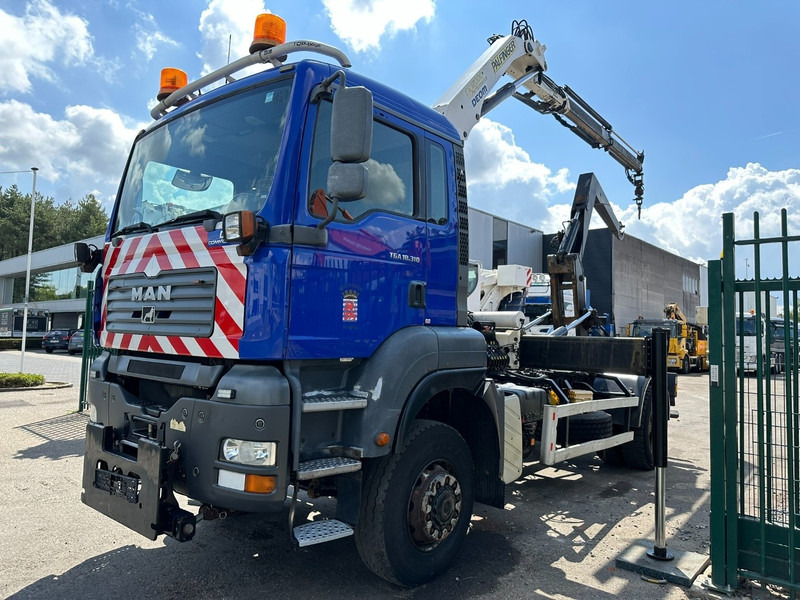 MAN TGA 18.310 4x4 HOOKLIFT + CRANE PALFINGER PK12000 - RADIO - ROTATOR - STEEL SPRING / HUB REDUCTION - MANUAL ZF - BE TRUCK - Camion cu cârlig, Camion cu macara: Foto 3 MAN TGA 18.310 4x4 HOOKLIFT + CRANE PALFINGER PK12000 - RADIO - ROTATOR - STEEL SPRING / HUB REDUCTION - MANUAL ZF - BE TRUCK - Camion cu cârlig, Camion cu macara: Foto 3