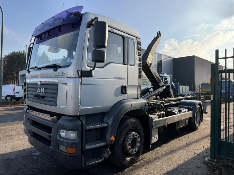 MAN TGA 18.350 4x2 19T HOOKLIFT / ABROLLKIPPER / GANCHO / AMPLIROL - EURO 3 - AS TRONIC AUTOMATIC - Camion cu cârlig: Foto 3 MAN TGA 18.350 4x2 19T HOOKLIFT / ABROLLKIPPER / GANCHO / AMPLIROL - EURO 3 - AS TRONIC AUTOMATIC - Camion cu cârlig: Foto 3