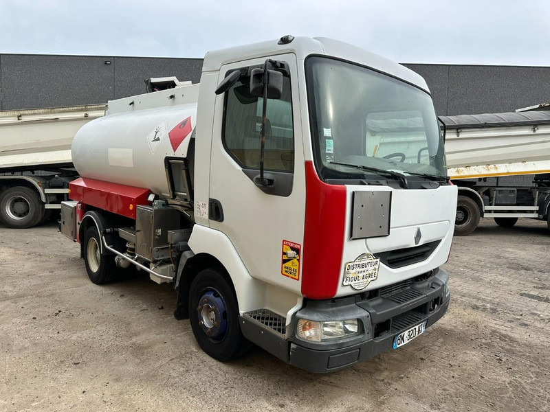 Renault MIDLUM 150 FUEL TANKER / CITERNE MAZOUT - 6500L - 3 COMPARTIMENTS - *ENGINE PROBLEM* - Camion cisternă: Foto 2 Renault MIDLUM 150 FUEL TANKER / CITERNE MAZOUT - 6500L - 3 COMPARTIMENTS - *ENGINE PROBLEM* - Camion cisternă: Foto 2