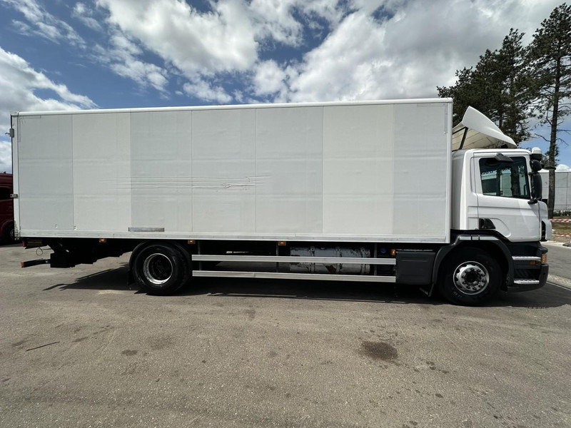 Scania P320 RETARDER - CLOSED BOX 8m25 x 2m47 x 2m30 - TAILLIFT 2000kg - EURO 6 - GOOD CONDITION - Camion furgon: Foto 4 Scania P320 RETARDER - CLOSED BOX 8m25 x 2m47 x 2m30 - TAILLIFT 2000kg - EURO 6 - GOOD CONDITION - Camion furgon: Foto 4