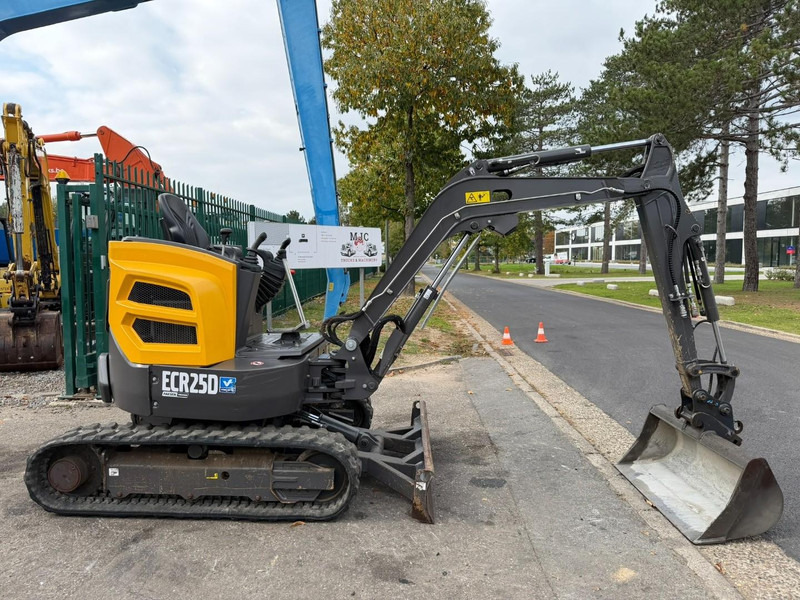 Volvo ECR25D 1159 UREN - SLOOP + SORTEERFUNCTIE - EXTRA HYDR. LEIDINGEN - HYDR SNELWISSEL - CE - BE MACHINE - Mini excavator: Foto 3 Volvo ECR25D 1159 UREN - SLOOP + SORTEERFUNCTIE - EXTRA HYDR. LEIDINGEN - HYDR SNELWISSEL - CE - BE MACHINE - Mini excavator: Foto 3