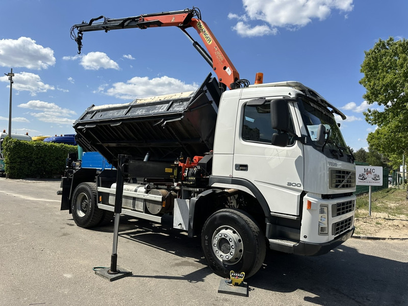 Volvo FM 300 4x4 TIPPER + CRANE PALFINGER PK 12000 - *339.000km* - MANUAL - STEEL SPRING / BIG AXLES - EURO 3 - TÜV 15/10/2025 - Camion basculantă, Camion cu macara: Foto 4 Volvo FM 300 4x4 TIPPER + CRANE PALFINGER PK 12000 - *339.000km* - MANUAL - STEEL SPRING / BIG AXLES - EURO 3 - TÜV 15/10/2025 - Camion basculantă, Camion cu macara: Foto 4