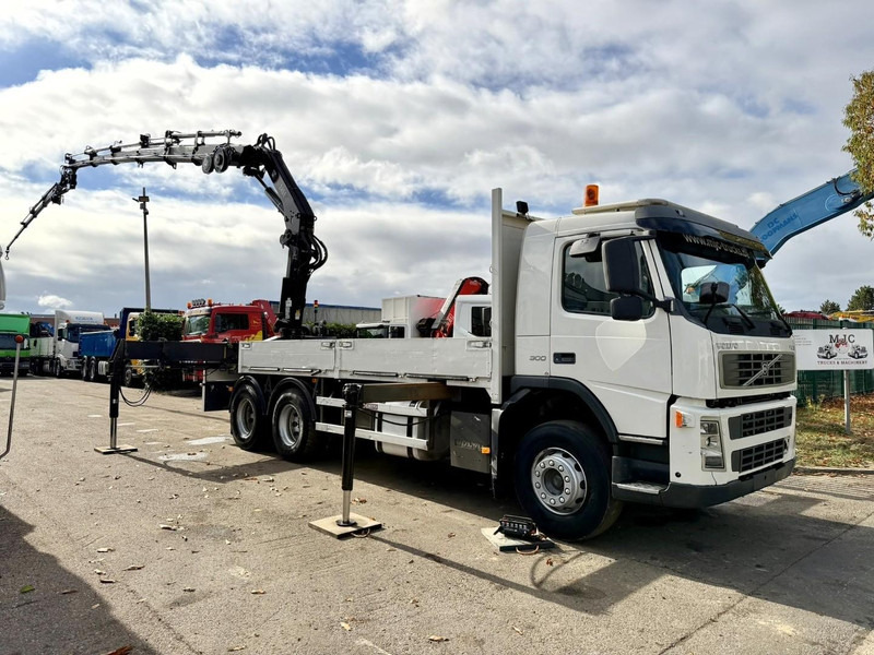 Volvo FM 300 6x4 + (25.8m!) PRITSCHE + KRAN HIAB 245 E-5 + JIB 65 X-3 + 2 ME - *228.000km* - MANUAL - A/C - EURO 3 - BELGIAN TRUCK - Camion platformă, Camion cu macara: Foto 2 Volvo FM 300 6x4 + (25.8m!) PRITSCHE + KRAN HIAB 245 E-5 + JIB 65 X-3 + 2 ME - *228.000km* - MANUAL - A/C - EURO 3 - BELGIAN TRUCK - Camion platformă, Camion cu macara: Foto 2