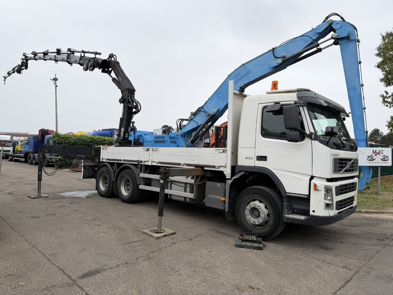 Volvo FM 300 6x4 PRITSCHE + (25.8m!) KRAN HIAB 245 E-5 + JIB 65 X-3 + 2 ME - *228.000km* - MANUAL - A/C - EURO 3 - BELGIAN TRUCK - Camion cu macara: Foto 2 Volvo FM 300 6x4 PRITSCHE + (25.8m!) KRAN HIAB 245 E-5 + JIB 65 X-3 + 2 ME - *228.000km* - MANUAL - A/C - EURO 3 - BELGIAN TRUCK - Camion cu macara: Foto 2