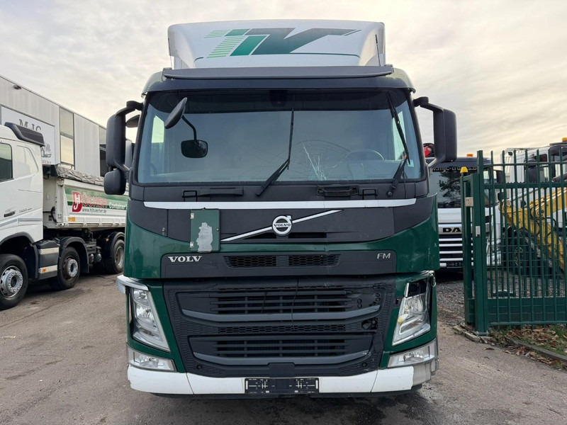 Volvo FM 330 6x2 CLOSED BOX / KOFFER 9m10 - LIFT + STEERING AXLE - *ENGINE / GEARBOX / CHASSIS = OK* - 300.000km - TUV 09/2026 - BE TRUCK - Camion furgon: Foto 2 Volvo FM 330 6x2 CLOSED BOX / KOFFER 9m10 - LIFT + STEERING AXLE - *ENGINE / GEARBOX / CHASSIS = OK* - 300.000km - TUV 09/2026 - BE TRUCK - Camion furgon: Foto 2