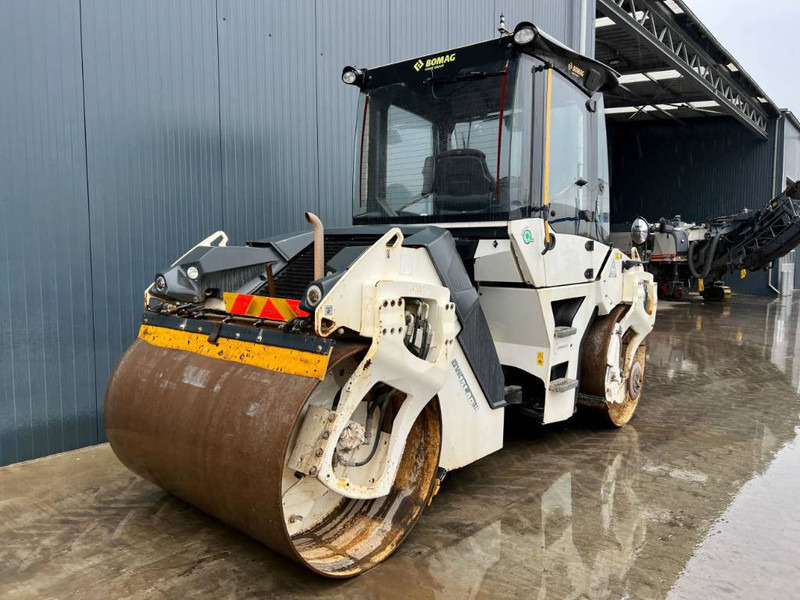 Bomag BW151AD-5 - Cilindru compactor: Foto 4 Bomag BW151AD-5 - Cilindru compactor: Foto 4