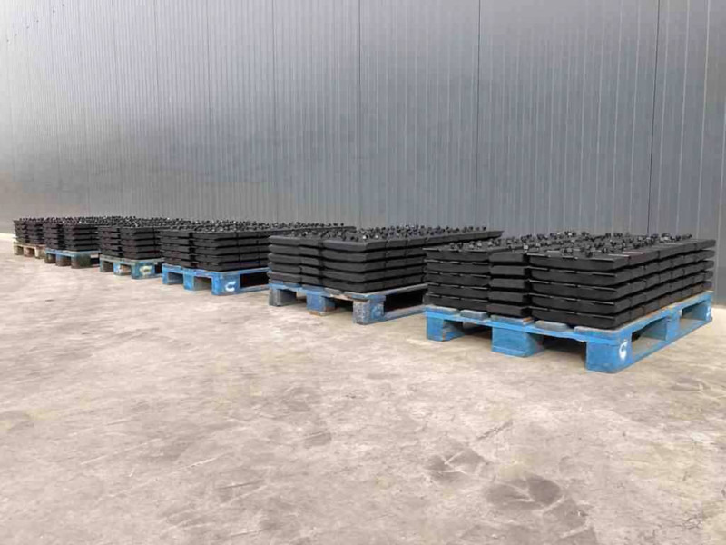 Demag Rubber Asphalt Pads - Cadru/ Şasiu pentru Utilaje constructii: Foto 1 Demag Rubber Asphalt Pads - Cadru/ Şasiu pentru Utilaje constructii: Foto 1