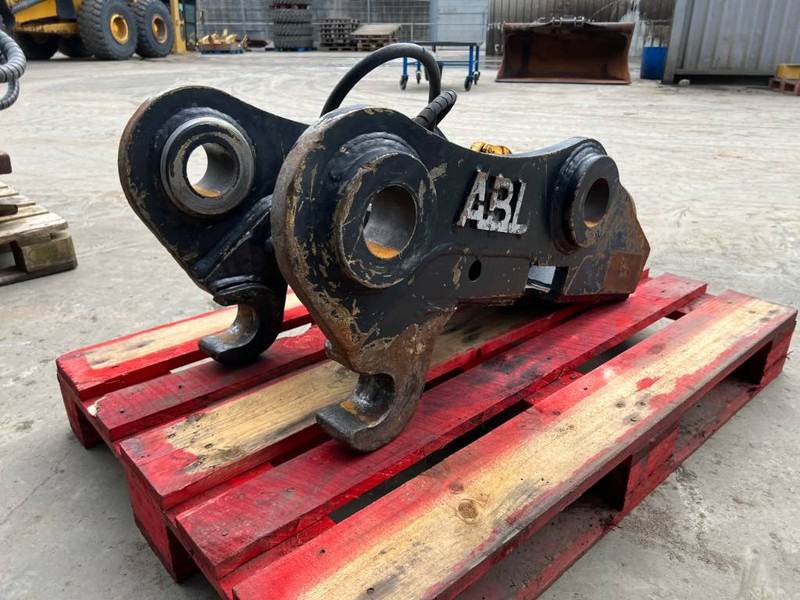 Volvo S1 - 323D - Cuplare rapidă pentru Utilaje constructii: Foto 5 Volvo S1 - 323D - Cuplare rapidă pentru Utilaje constructii: Foto 5