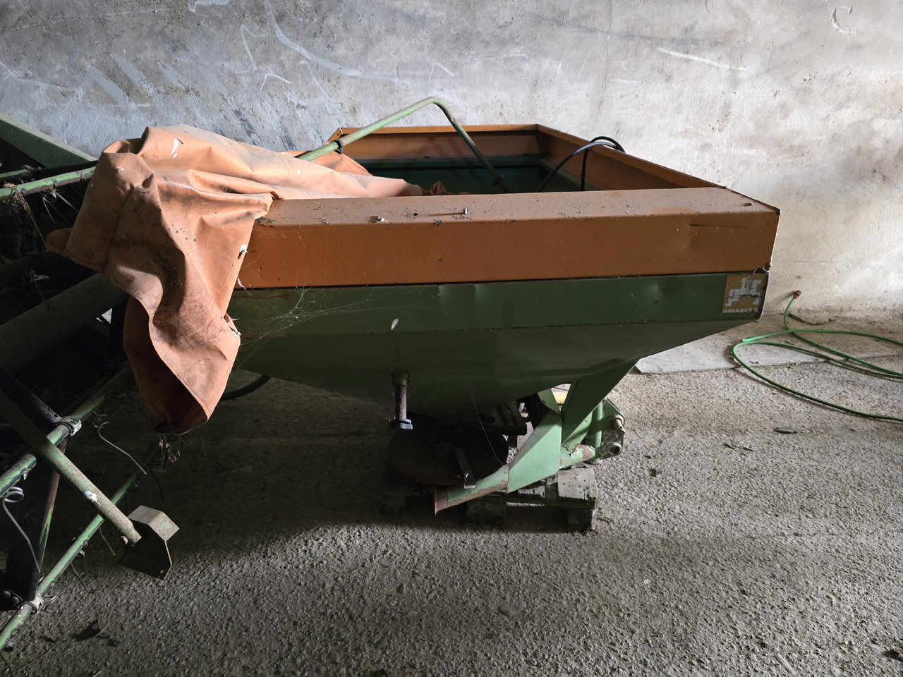 AMAZONE ZA-U 1501 - Imprastietor îngrăşăminte: Foto 4 AMAZONE ZA-U 1501 - Imprastietor îngrăşăminte: Foto 4