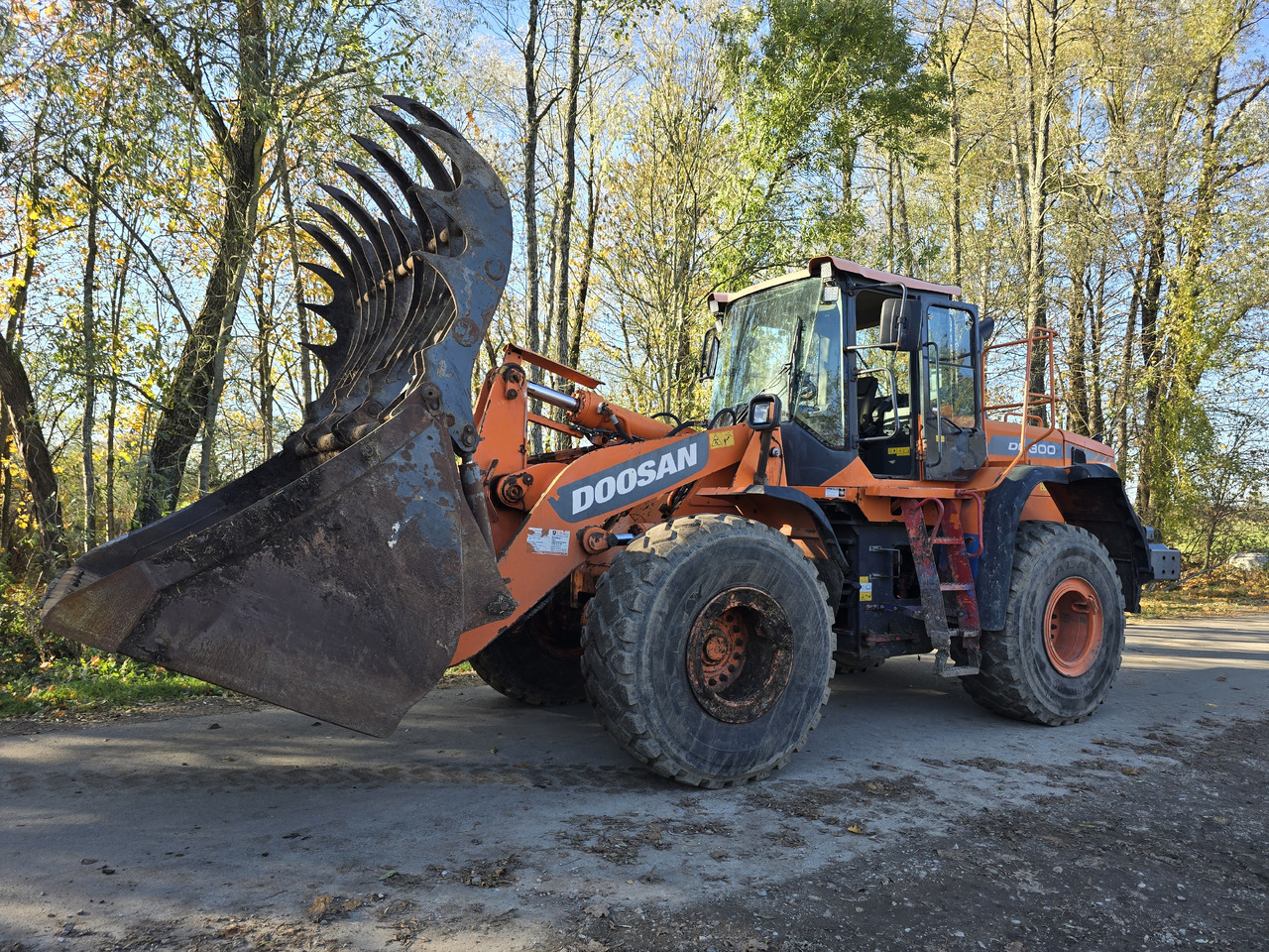 DOOSAN DL300-3 z WAGĄ - Încărcător frontal pe pneuri: Foto 2 DOOSAN DL300-3 z WAGĄ - Încărcător frontal pe pneuri: Foto 2