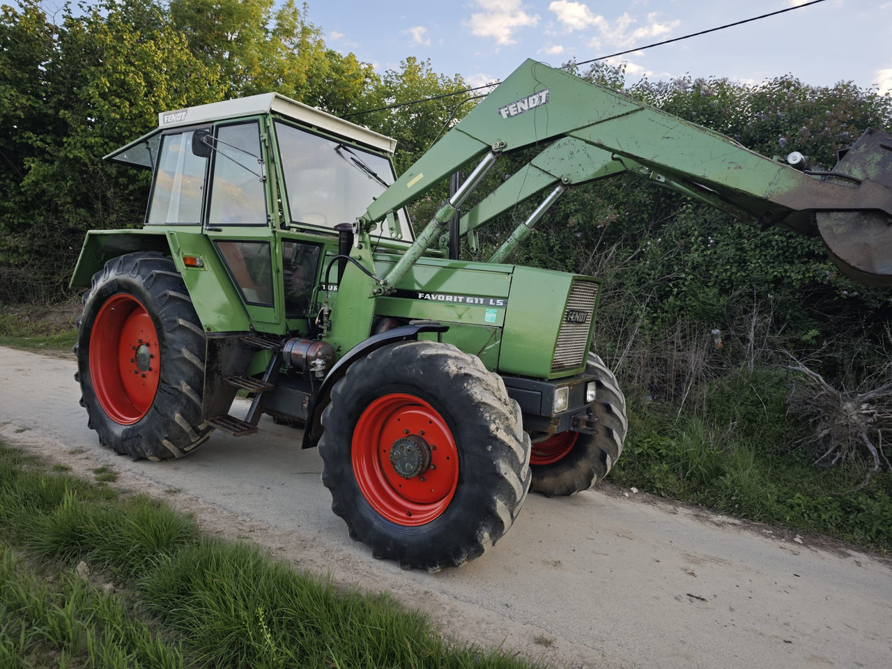 FENDT Favorit 611 LS turbomatik + TUR - Tractor agricol: Foto 2 FENDT Favorit 611 LS turbomatik + TUR - Tractor agricol: Foto 2