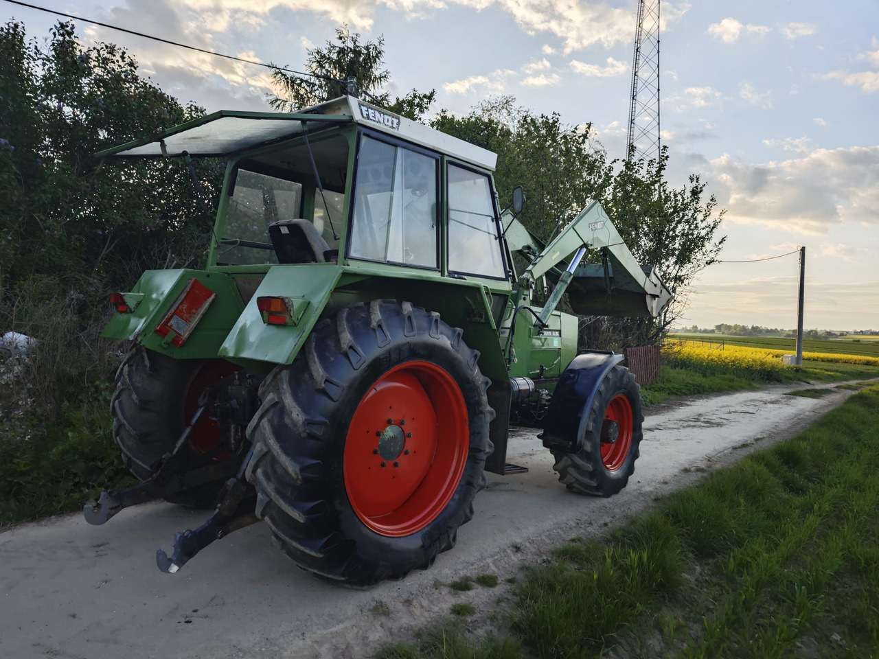 FENDT Favorit 611 LS turbomatik + TUR - Tractor agricol: Foto 4 FENDT Favorit 611 LS turbomatik + TUR - Tractor agricol: Foto 4