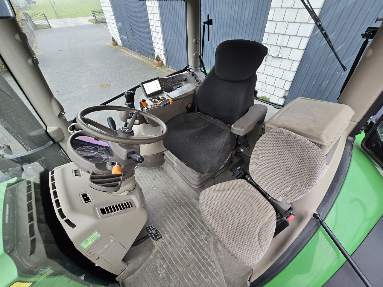 JOHN DEERE 6140R - Tractor agricol: Foto 2 JOHN DEERE 6140R - Tractor agricol: Foto 2