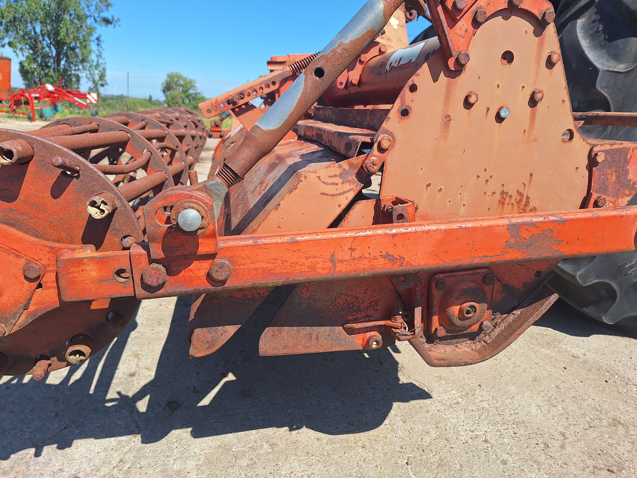 KUHN EL100N 305 - Grapă rotativă: Foto 2 KUHN EL100N 305 - Grapă rotativă: Foto 2