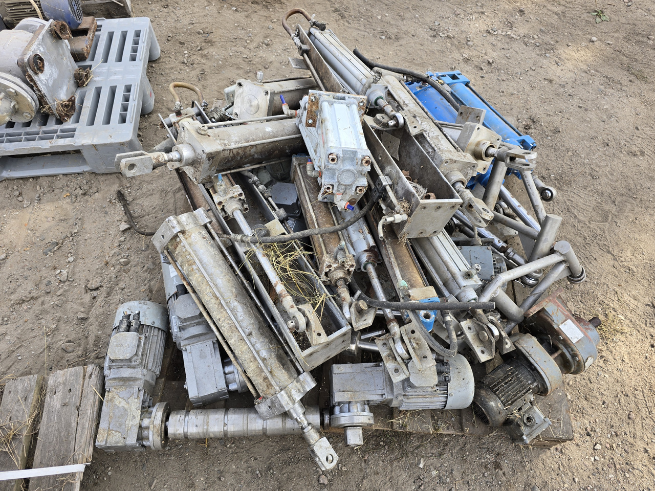 - Echipamente de constructii: Foto 3 - Echipamente de constructii: Foto 3