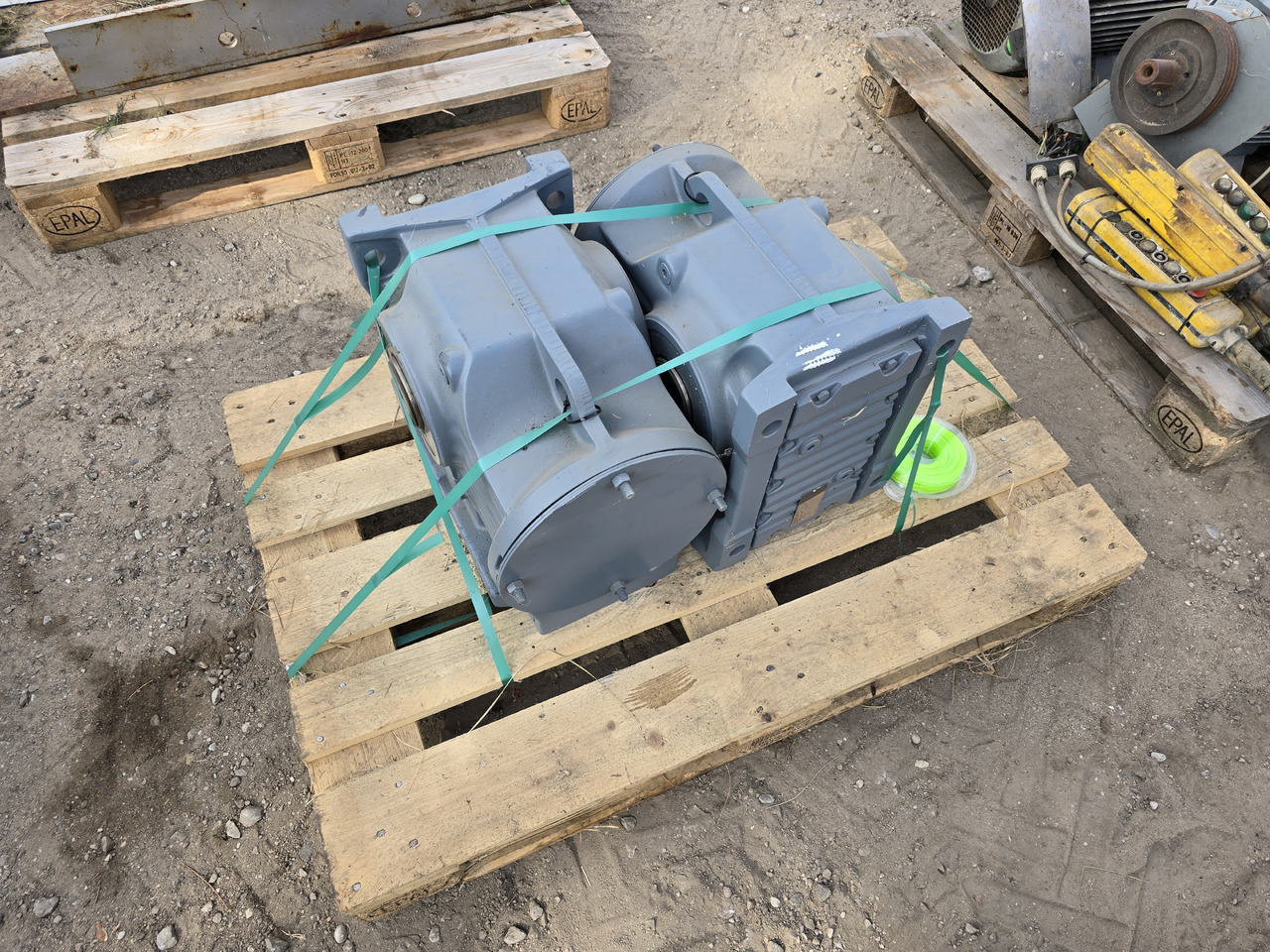 - Echipamente de constructii: Foto 2 - Echipamente de constructii: Foto 2