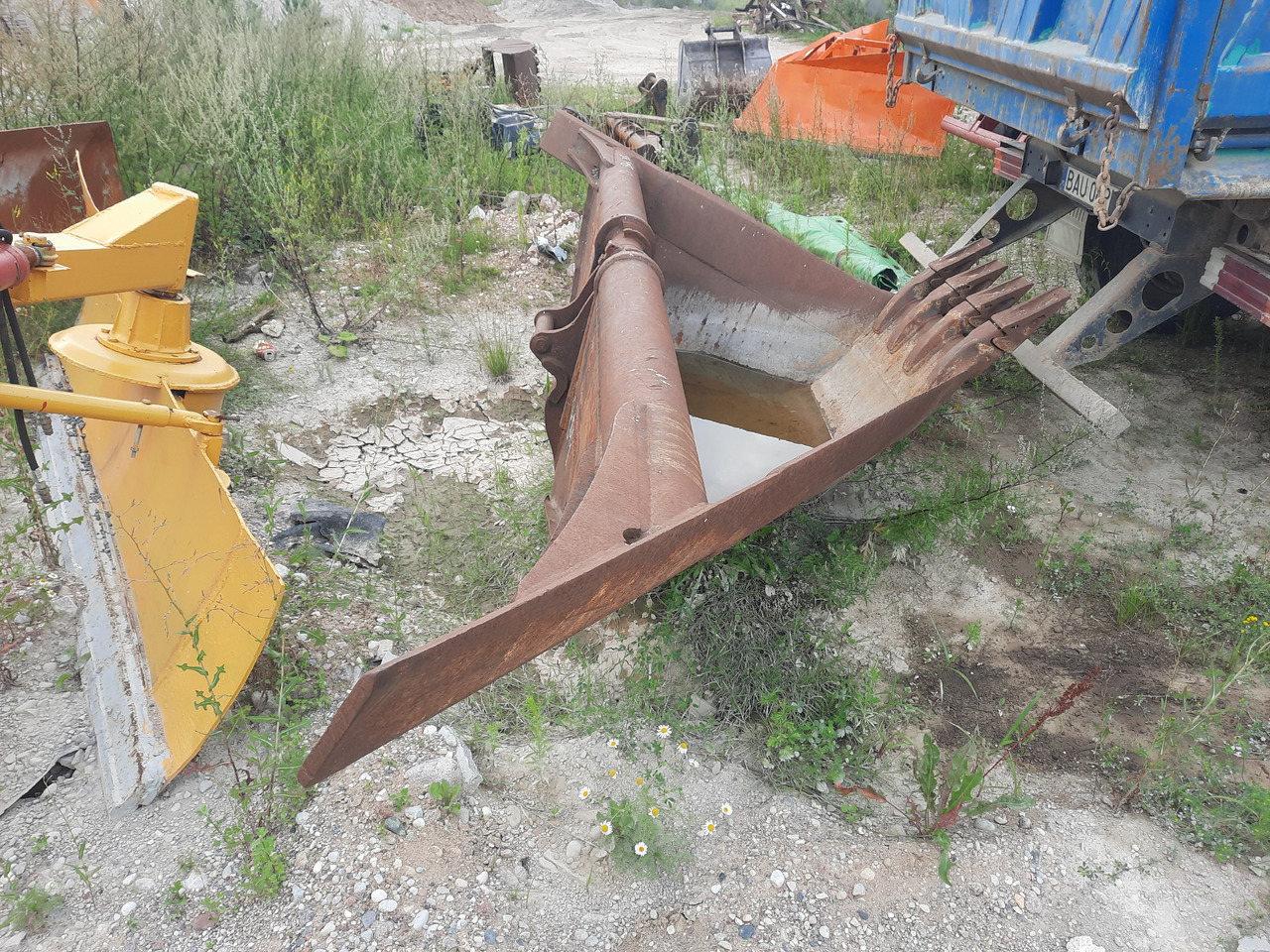 SOTRAMAINE 104 Łyżka trapezowa - Cupă pentru Utilaje constructii: Foto 1 SOTRAMAINE 104 Łyżka trapezowa - Cupă pentru Utilaje constructii: Foto 1