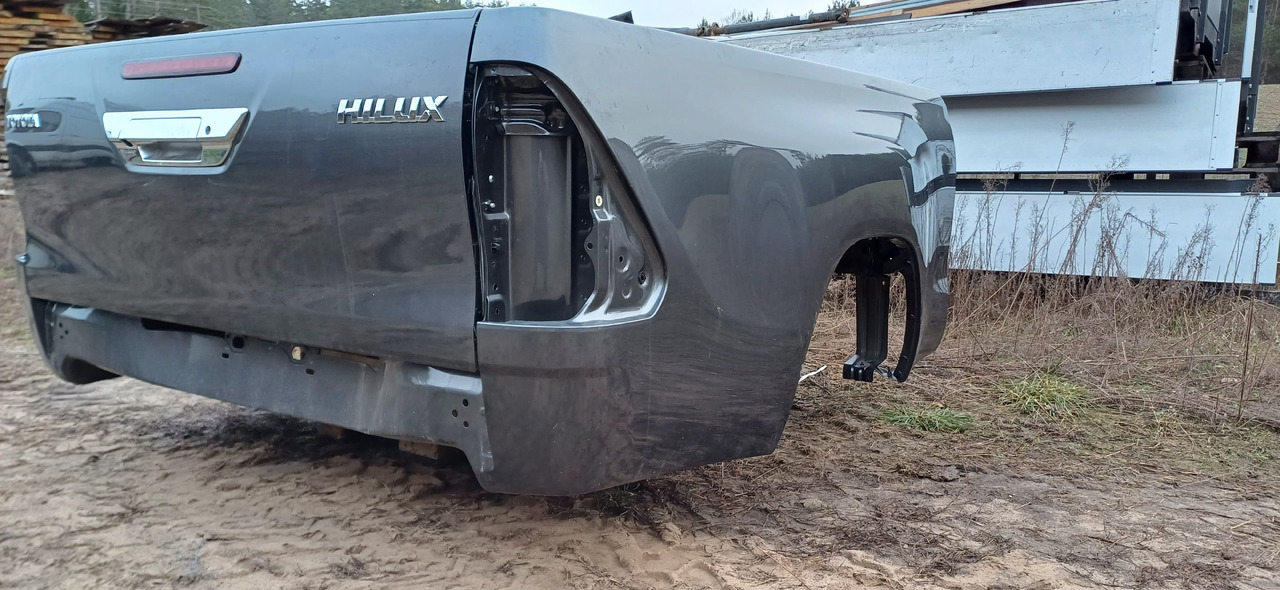 TOYOTA HILUX Extracab (2023 r.) NOWA paka skrzynia - Caroserie și exterior: Foto 3 TOYOTA HILUX Extracab (2023 r.) NOWA paka skrzynia - Caroserie și exterior: Foto 3