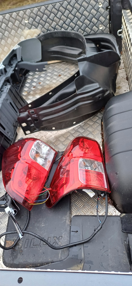 TOYOTA HILUX Extracab (2023 r.) NOWA paka skrzynia - Caroserie și exterior: Foto 2 TOYOTA HILUX Extracab (2023 r.) NOWA paka skrzynia - Caroserie și exterior: Foto 2