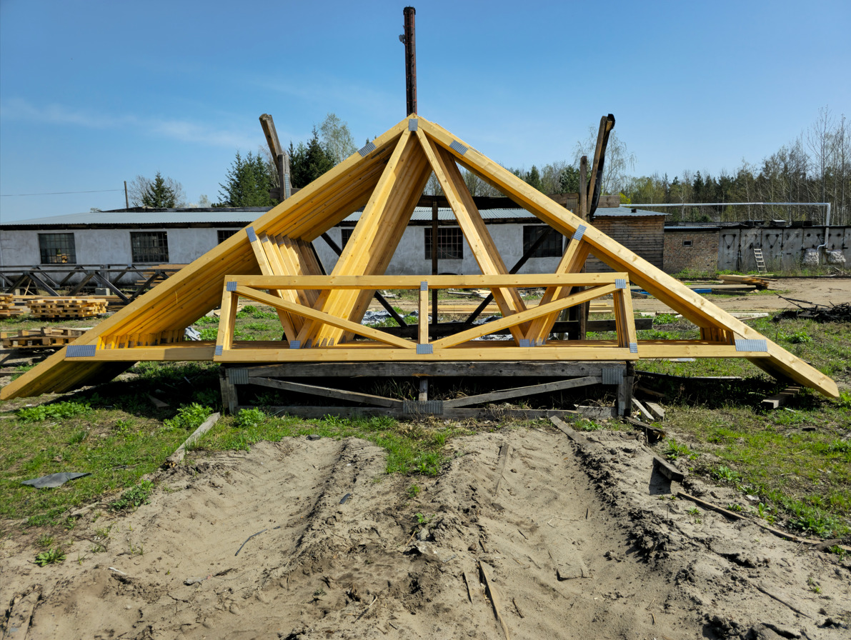 WILSON piła do wiązarów dachowych - Utilaj pentru prelucrarea lemnului: Foto 2 WILSON piła do wiązarów dachowych - Utilaj pentru prelucrarea lemnului: Foto 2