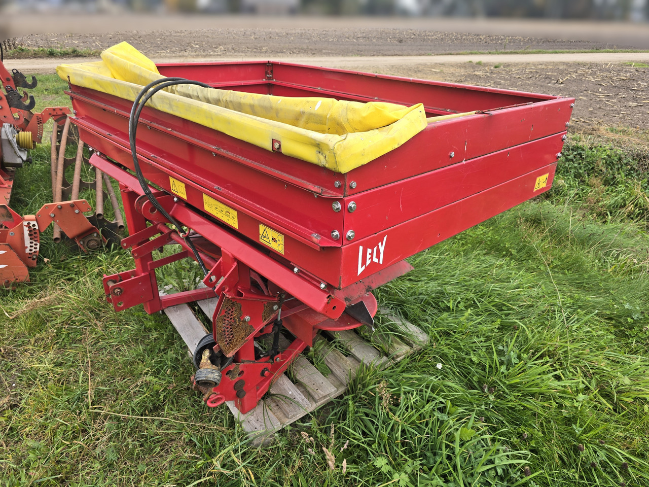 Lely SE 1500 Fertiliner - Imprastietor îngrăşăminte: Foto 2 Lely SE 1500 Fertiliner - Imprastietor îngrăşăminte: Foto 2