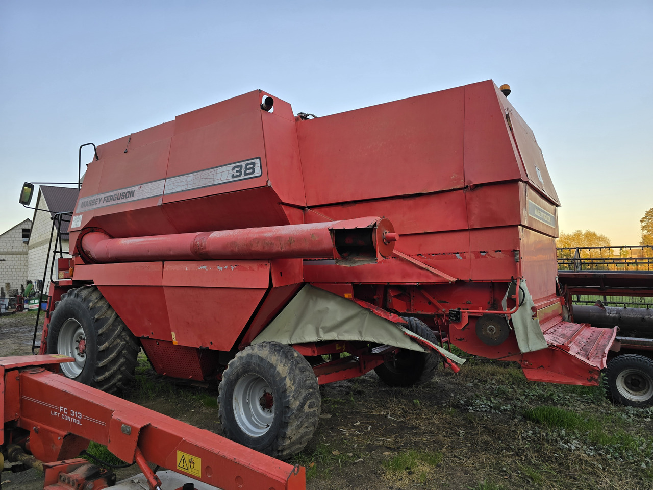 Massey-ferguson 38 - Combină de recoltat cereale: Foto 5 Massey-ferguson 38 - Combină de recoltat cereale: Foto 5