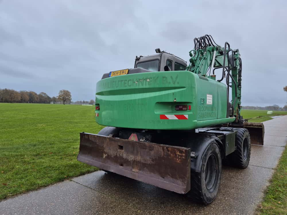 HITACHI ZX 130 W - Excavator pe roţi: Foto 4 HITACHI ZX 130 W - Excavator pe roţi: Foto 4