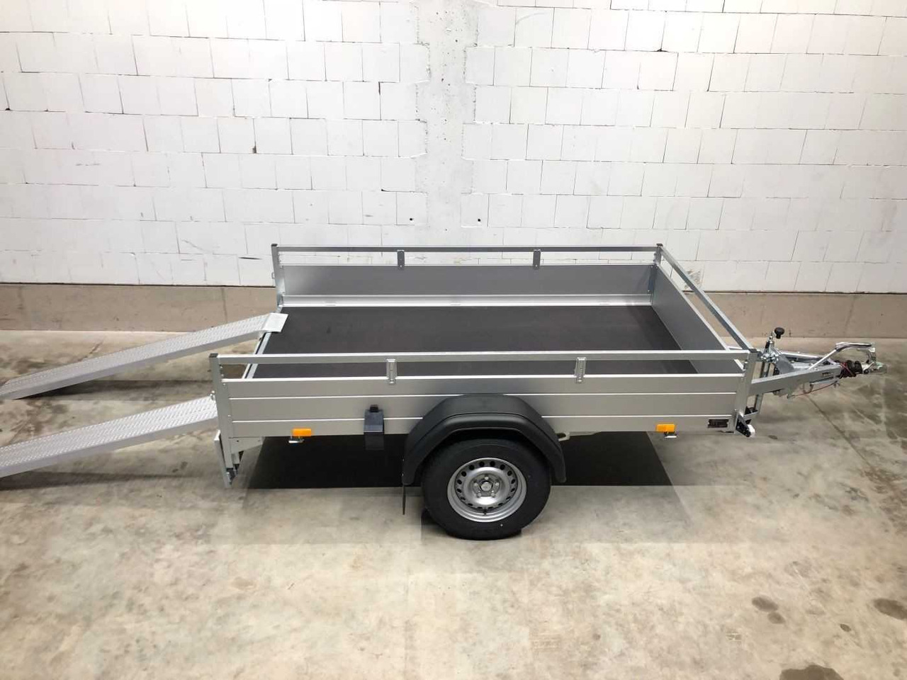SARIS McAlu Pro 255 153 1500 1 Rampe Kastenanhänger ge - Remorca auto: Foto 2 SARIS McAlu Pro 255 153 1500 1 Rampe Kastenanhänger ge - Remorca auto: Foto 2