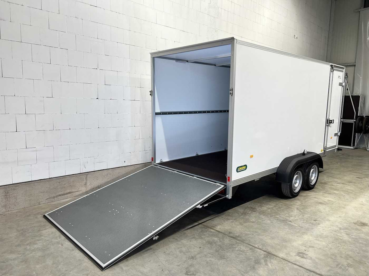 UNSINN UKU 421719-26-14 Rampe Tür Kofferanhänger - Remorcă furgon: Foto 4 UNSINN UKU 421719-26-14 Rampe Tür Kofferanhänger - Remorcă furgon: Foto 4