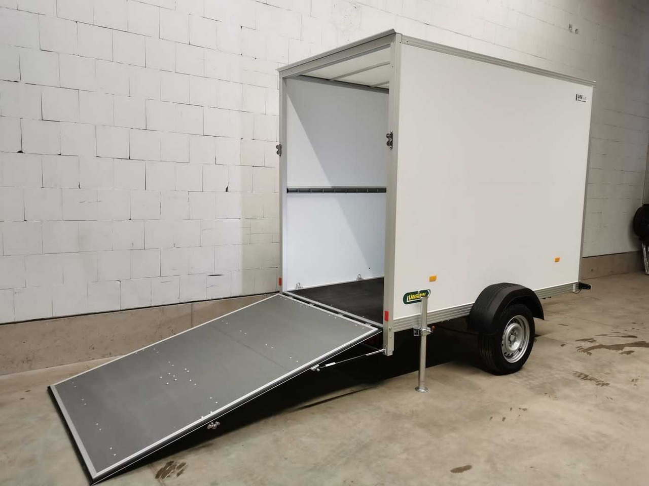 UNSINN ULK 1325-14-1420 Rampe Stützen Kofferanhänger - Remorcă furgon: Foto 2 UNSINN ULK 1325-14-1420 Rampe Stützen Kofferanhänger - Remorcă furgon: Foto 2