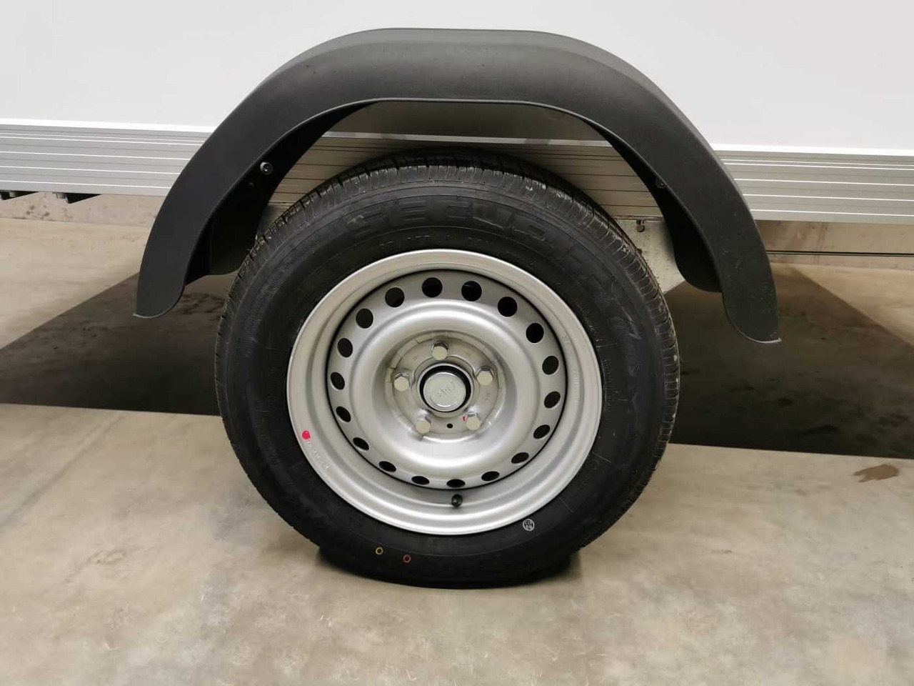 UNSINN ULK 1325-14-1420 Rampe Stützen Kofferanhänger - Remorcă furgon: Foto 3 UNSINN ULK 1325-14-1420 Rampe Stützen Kofferanhänger - Remorcă furgon: Foto 3