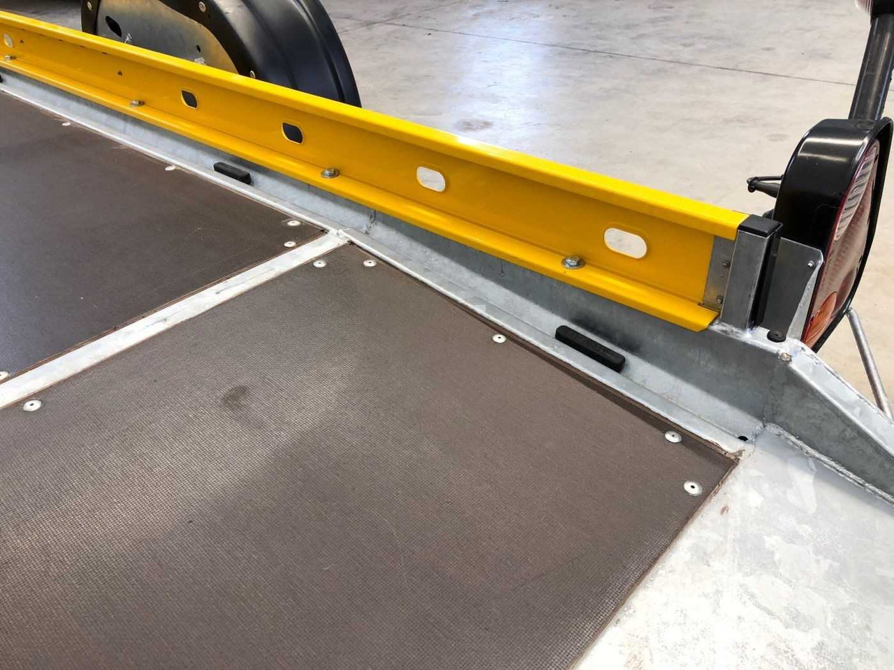 Remorcă abroll/ Skiploader nou VEZEKO Husky F 08.25 Absenker: Foto 14 Remorcă abroll/ Skiploader nou VEZEKO Husky F 08.25 Absenker: Foto 14