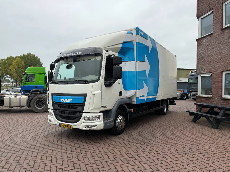 DAF LF 210 LF210 4X2 / Slaapcabine / 11.990KG / D'hollandia 1.50KG / DAF dealer onderhoud - Camion furgon: Foto 2 DAF LF 210 LF210 4X2 / Slaapcabine / 11.990KG / D'hollandia 1.50KG / DAF dealer onderhoud - Camion furgon: Foto 2